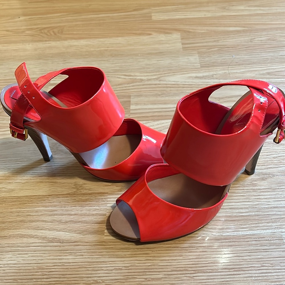 BCBGMaxAzria Vintage Patent Leather Orange Sandals, Size 7/37